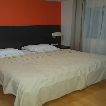 Marina Portoro Family Friendly 4 - Two Bedroom Daire